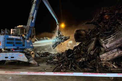 Hurdacılarda yangın paniği: Hurda araçlar alev aldı