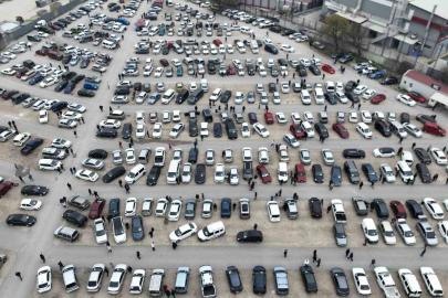 İkinci el oto pazarında buruk bayram