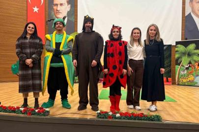 İlkokul öğrencilerinin tiyatro coşkusu