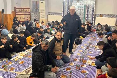 İmam Mustafa Şimşek Emet’te 15 yıldır çocuklara camide iftar veriyor