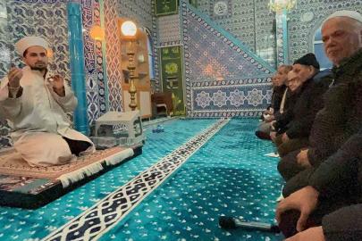 İmamın cemaate telefon tepkisi