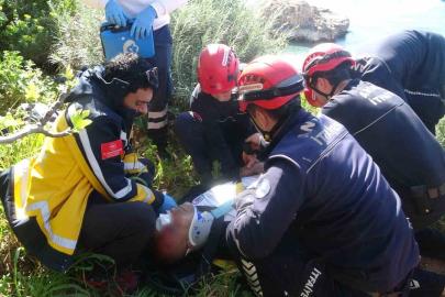 İncir ağacı hayatını kurtardı:  Falezlerde 20 metre yükseklikten düşen adam yaralandı