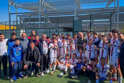 İncirliova Belediyespor U-15 takımı, şampiyonluğunu ilan etti