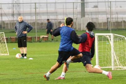 İran Milli Takımı kamp için Antalya’ya geldi