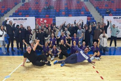 Işıklar Şeker Ortaokulu Hentbol Yıldız Kızlar Türkiye Şampiyonasında şampiyon oldu