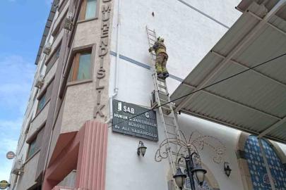 İskenderun’da ipe dolanan kuş kurtarıldı