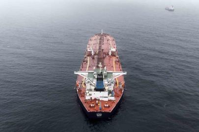 İstanbul Boğazı’na yaklaşırken vurulan tanker havadan görüntülendi