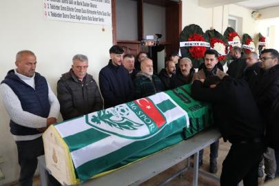 İstanbul’da silahlı saldırıda ölen genç futbolcu son yolculuğuna uğurlandı