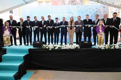 İzmir’de 1 milyar lirayı aşan yatırımla 20 yeni okul eğitime açıldı