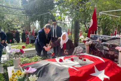 İzmir’de 18 Mart Çanakkale Deniz Zaferi’nin 111. yıl dönümünde şehitler anıldı