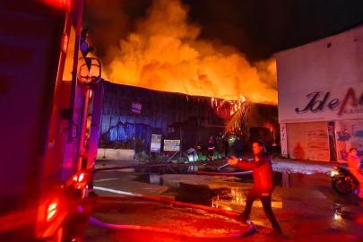 İzmir’de mobilya fabrikasında yangın