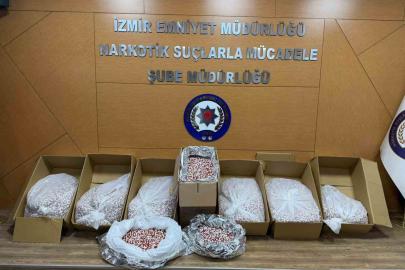 İzmir’de narkotik polisi 356 bin uyuşturucu hap yakaladı