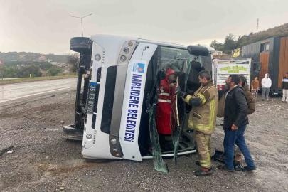 İzmir’de sporcuları taşıyan otobüs devrildi: 4 yaralı