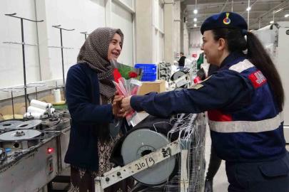 Jandarma 8 Mart Kadınlar Günü dolayısıyla fabrika işçisi kadınları unutmadı