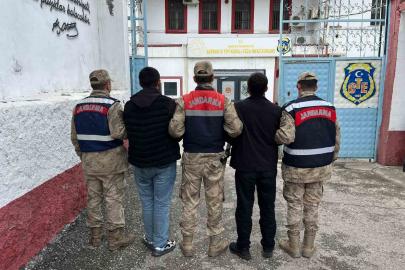 Jandarmadan nokta operasyon: 15 yılı aşkın cezası bulunan 2 firari yakalandı