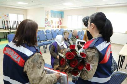 Jandarmadan Yaşlılar Haftasında anlamlı ziyaret