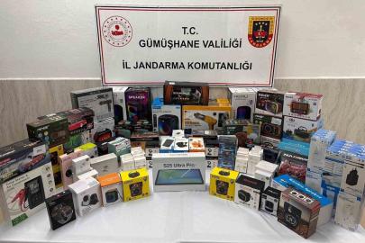 Jandarmadan yol kontrolünde 500 bin TL değerinde kaçak elektronik ürün ele geçirildi