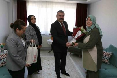 Kadın gaziye ve şehit annesine anlamlı ziyaret