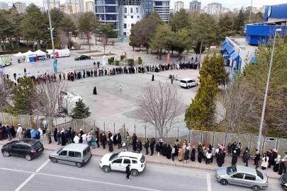 Kadir Gecesi’nde kutsal emanetler için uzun kuyruklar oluştu