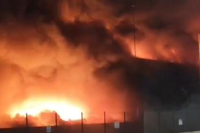 Kadirli OSB’de tavuk fabrikasında yangın: Ekipler müdahale ediyor