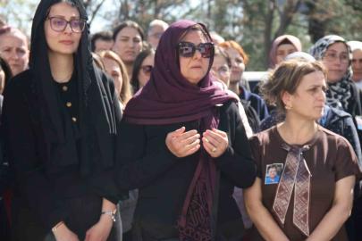 Kanser nedeniyle hayatını kaybeden çocuk doktoru için hastanede tören düzenlendi