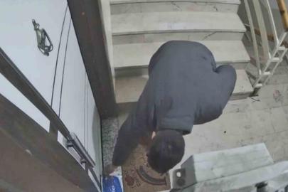 Kapı kapı para topladı, gözü kargoda kaldı: Güvenlik kamerası hırsızlığa engel oldu