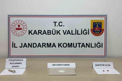Karabük’te jandarmadan kaçakçılık ve uyuşturucu operasyonu: Silah, uyuşturucu ve kaçak telefon ele geçirildi