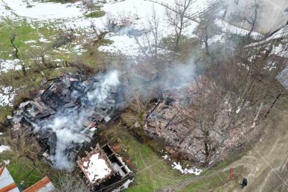 Kastamonu’da 2 ev ve bir ambar alev alev yandı