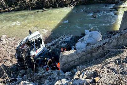 Kastamonu’da beton mikseri dere yatağına uçtu: 1 yaralı