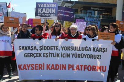Kayseri’de kadınlar kadın hakları için yürüdü