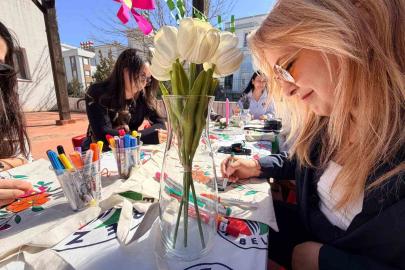 Kepez’de anneler çanta boyadı