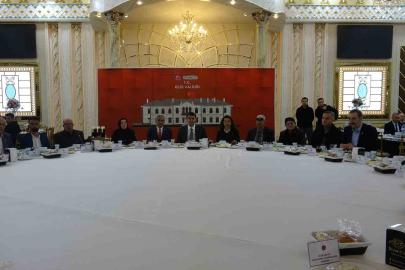 Kilis Valisi Kalaylı, muhtarlarla iftar programında buluştu
