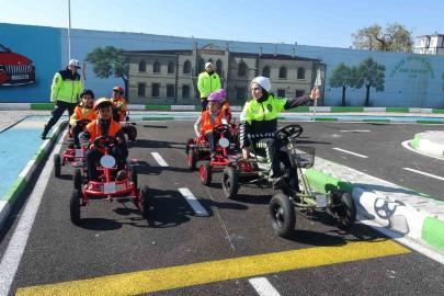 Kilis’te öğrenciler trafik parkında direksiyon başına geçti