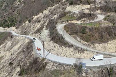 Kırsalda yol güvenliği artırılıyor: 3 bin metrelik otokorkuluk uygulaması