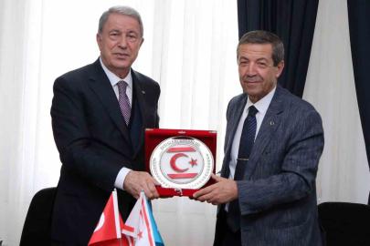 KKTC Dışişleri Bakanı Ertuğruloğlu, TBMM Milli Savunma Komisyonu Başkanı Akar ile görüştü