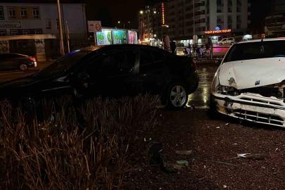 Konya’da otomobiller çarpıştı: 2 yaralı