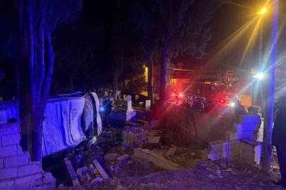 Köşk’te minibüs mezarlığa uçtu: 3 yaralı