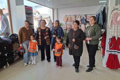 Köyceğiz’de minik öğrencilerden kadınlara anlamlı jest