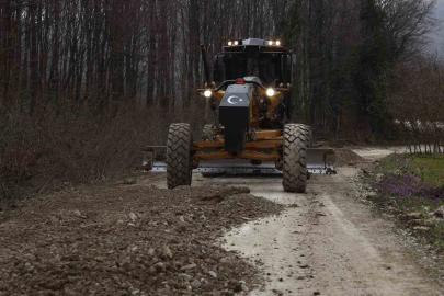 Köylerde yol bakım çalışmaları tamamlanıyor