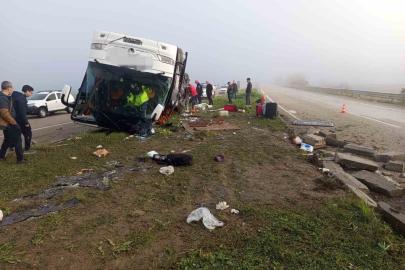 Kozan’da yolcu otobüsü devrildi: 2 ölü, 17 yaralı
