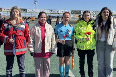 Kulu’da kadın hakem, polis ve sağlıkçıya 8 Mart’ta çiçek