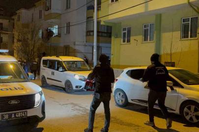 Kurşunlanan evde anne-oğul yaralandı