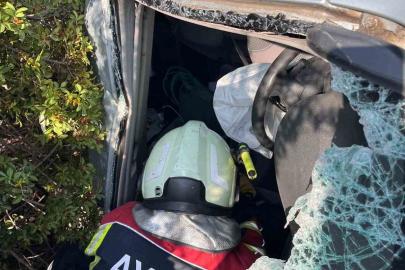 Kuşadası’nda araç şarampole yuvarlandı: 1 yaralı