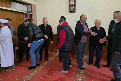 Küslerin barıştığı bayramlaşma halkası geleneği yaşatıldı