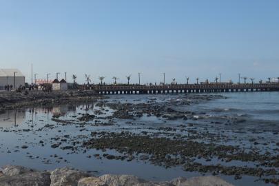 Kuvvetli fırtına sonrası İskenderun Körfezi’nde deniz suyu çekildi