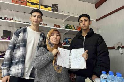 Liseliler harçlıklarıyla depremzede vatandaşların bakkal borcunu kapadı