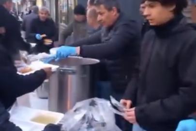 Mahalleli kendi imkanlarıyla bin kişiye iftar verdi