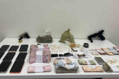 Maltepe’de zula evine operasyon: Kilolarca uyuşturucu ve nakit para ele geçirildi