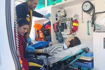 Manavgat’ta otomobil ile çarpışan motosikletli yaralandı