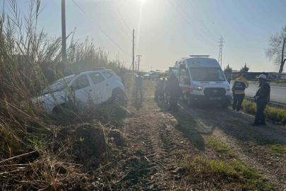 Manavgat’ta otomobil tarlaya uçtu, sürücü kazayı burnu bile kanamadan atlattı